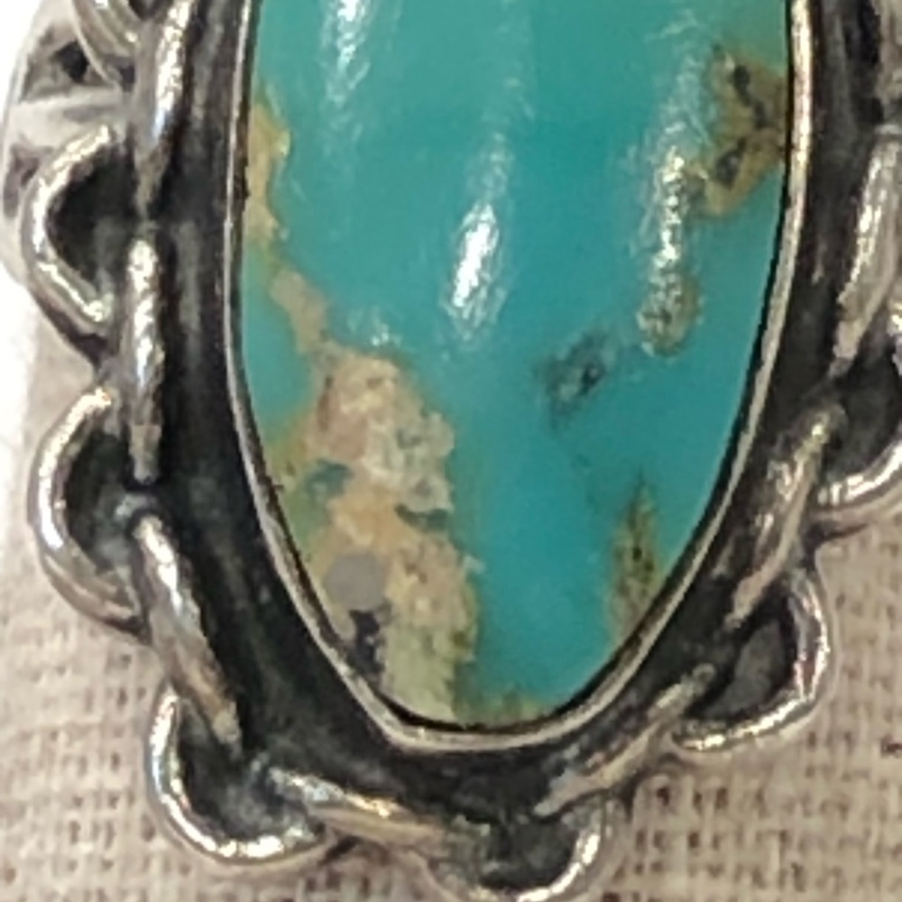Silver and Turquoise Vintage Ring sz 8 Southwestern Design Marked Unique Style - Picture 7 of 16